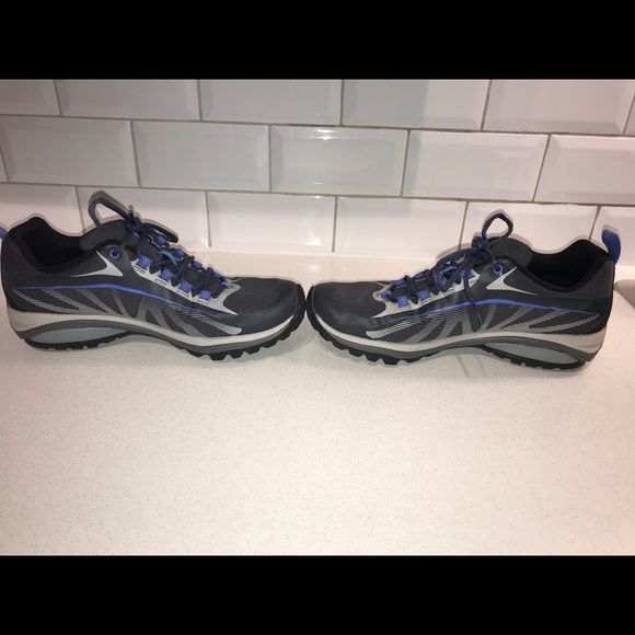 Merrell women’s trail shoes size 8.5 - Picture 2 of 6
